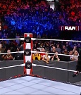 WWE_Monday_Night_Raw_2021_10_04_720p_HDTV_x264-NWCHD_mp4_000652585.jpg