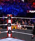 WWE_Monday_Night_Raw_2021_10_04_720p_HDTV_x264-NWCHD_mp4_000683416.jpg