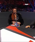 WWE_Monday_Night_Raw_2021_10_04_720p_HDTV_x264-NWCHD_mp4_006997393.jpg