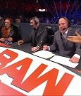 WWE_Monday_Night_Raw_2021_10_04_720p_HDTV_x264-NWCHD_mp4_007319716.jpg