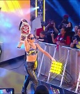 WWE_Monday_Night_Raw_2021_11_08_720p_HDTV_x264-NWCHD_mp4_004137605.jpg