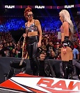 WWE_Monday_Night_Raw_2021_11_08_720p_HDTV_x264-NWCHD_mp4_005634686.jpg