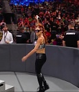 WWE_Monday_Night_Raw_2021_11_08_720p_HDTV_x264-NWCHD_mp4_005639491.jpg