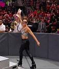 WWE_Monday_Night_Raw_2021_11_08_720p_HDTV_x264-NWCHD_mp4_005640291.jpg