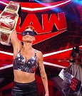 WWE_Monday_Night_Raw_2021_11_08_720p_HDTV_x264-NWCHD_mp4_005657108.jpg