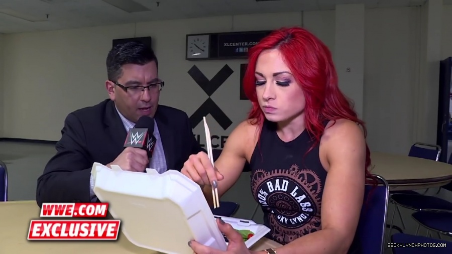 Becky_Lynch_refuses_to_let_Emma_ruin_her_meal__Raw_Fallout2C_April_252C_2016_mp42013.jpg