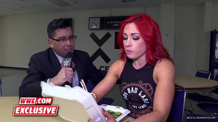 Becky_Lynch_refuses_to_let_Emma_ruin_her_meal__Raw_Fallout2C_April_252C_2016_mp42023.jpg