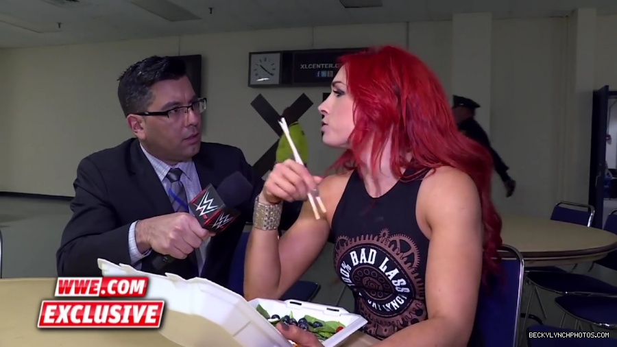 Becky_Lynch_refuses_to_let_Emma_ruin_her_meal__Raw_Fallout2C_April_252C_2016_mp42030.jpg