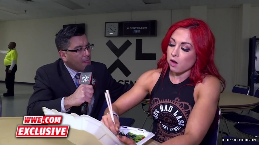 Becky_Lynch_refuses_to_let_Emma_ruin_her_meal__Raw_Fallout2C_April_252C_2016_mp42034.jpg