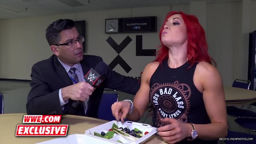 Becky_Lynch_refuses_to_let_Emma_ruin_her_meal__Raw_Fallout2C_April_252C_2016_mp42054.jpg