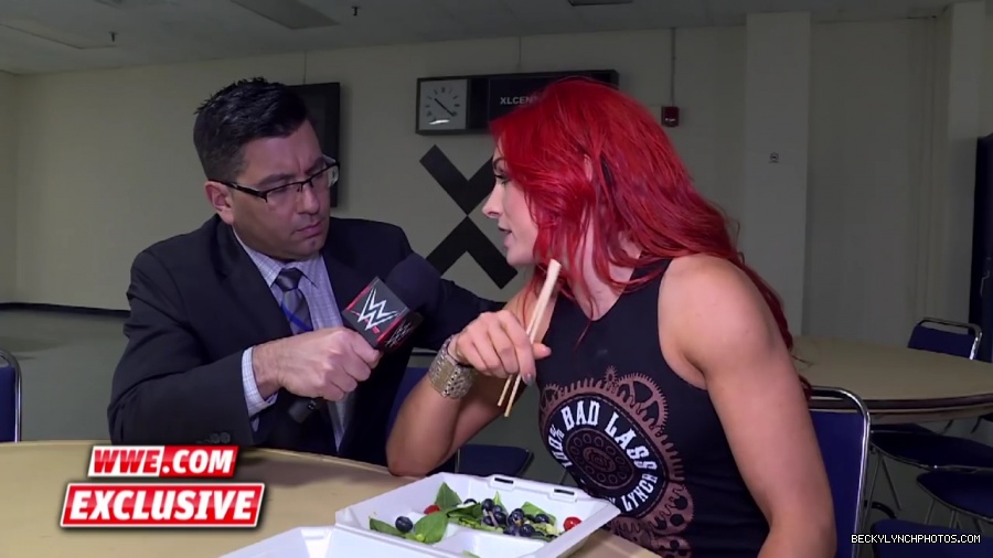 Becky_Lynch_refuses_to_let_Emma_ruin_her_meal__Raw_Fallout2C_April_252C_2016_mp42065.jpg