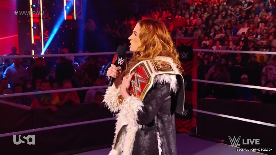 WWE_Monday_Night_Raw_2022_01_03_720p_HDTV_x264-NWCHD_mp4_002403937.jpg