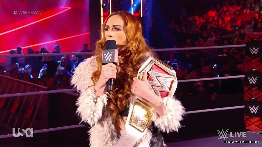 WWE_Monday_Night_Raw_2022_01_03_720p_HDTV_x264-NWCHD_mp4_002411945.jpg