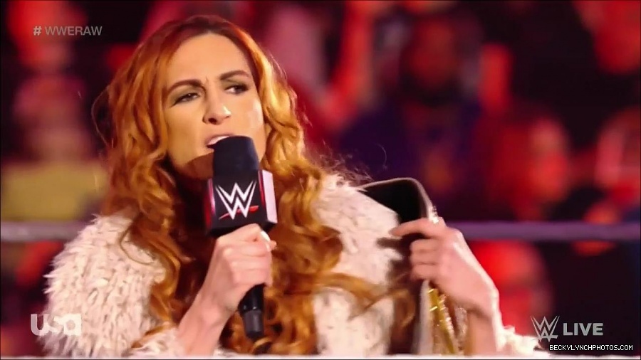 WWE_Monday_Night_Raw_2022_01_03_720p_HDTV_x264-NWCHD_mp4_002419553.jpg