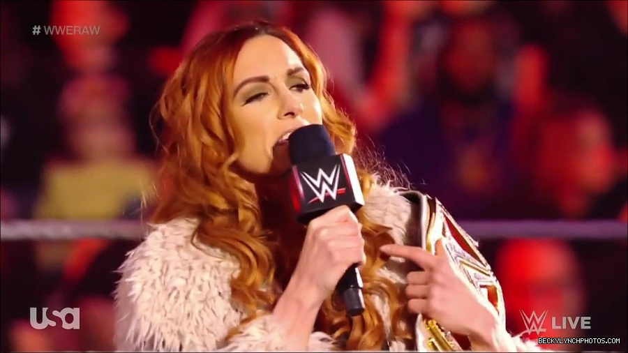WWE_Monday_Night_Raw_2022_01_03_720p_HDTV_x264-NWCHD_mp4_002419953.jpg