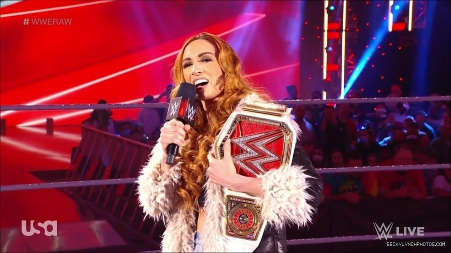 WWE_Monday_Night_Raw_2022_01_03_720p_HDTV_x264-NWCHD_mp4_002446380.jpg