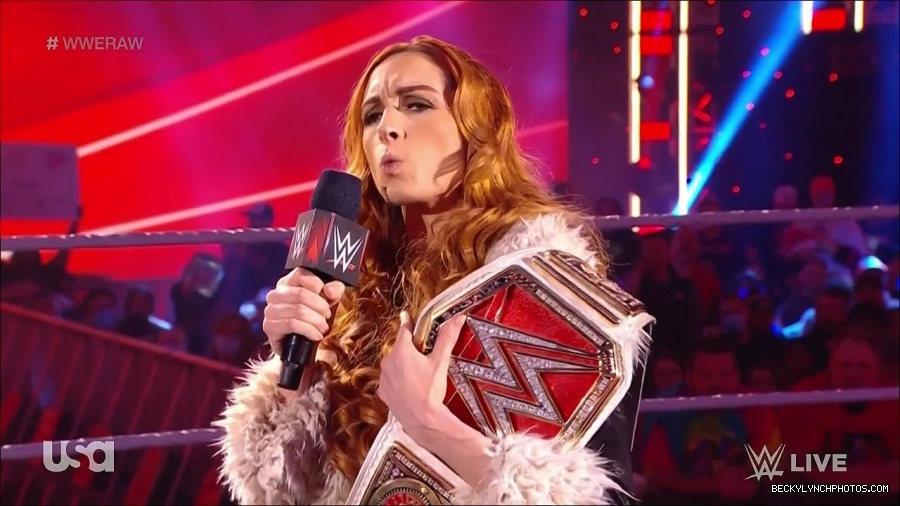 WWE_Monday_Night_Raw_2022_01_03_720p_HDTV_x264-NWCHD_mp4_002492025.jpg