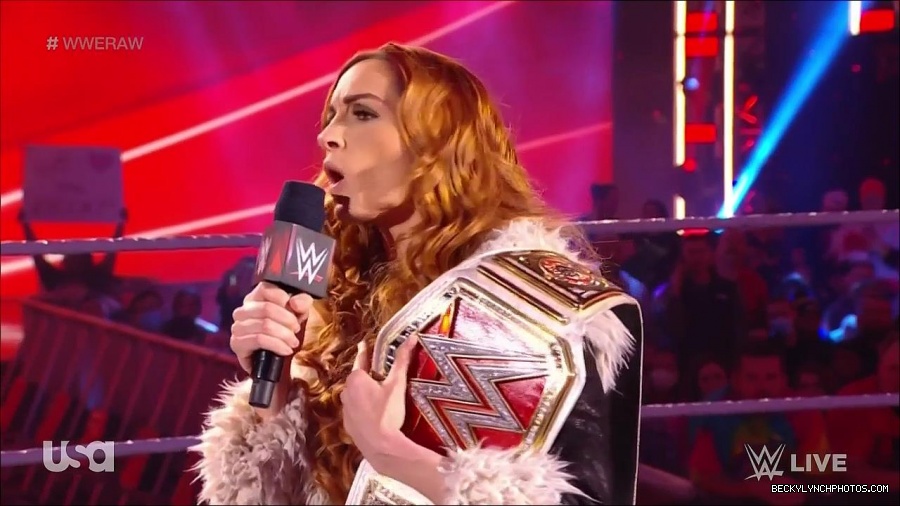 WWE_Monday_Night_Raw_2022_01_03_720p_HDTV_x264-NWCHD_mp4_002492826.jpg