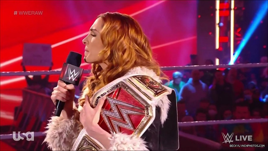 WWE_Monday_Night_Raw_2022_01_03_720p_HDTV_x264-NWCHD_mp4_002493226.jpg