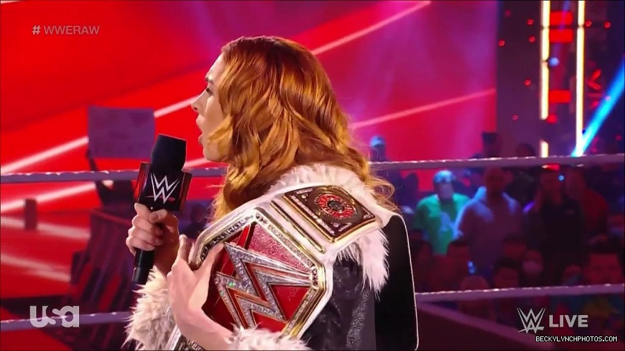 WWE_Monday_Night_Raw_2022_01_03_720p_HDTV_x264-NWCHD_mp4_002493627.jpg