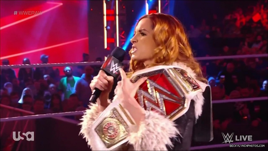 WWE_Monday_Night_Raw_2022_01_03_720p_HDTV_x264-NWCHD_mp4_002516450.jpg