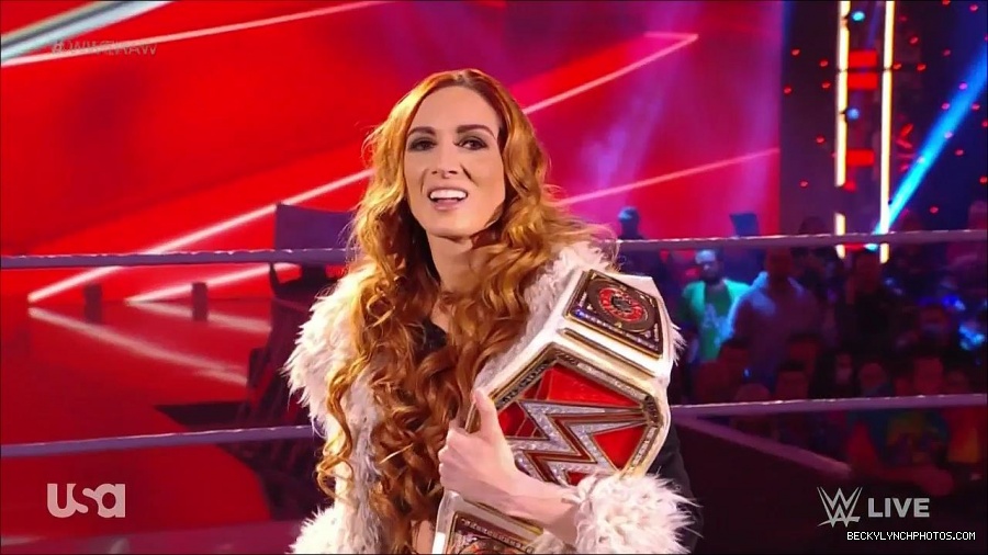 WWE_Monday_Night_Raw_2022_01_03_720p_HDTV_x264-NWCHD_mp4_002536069.jpg