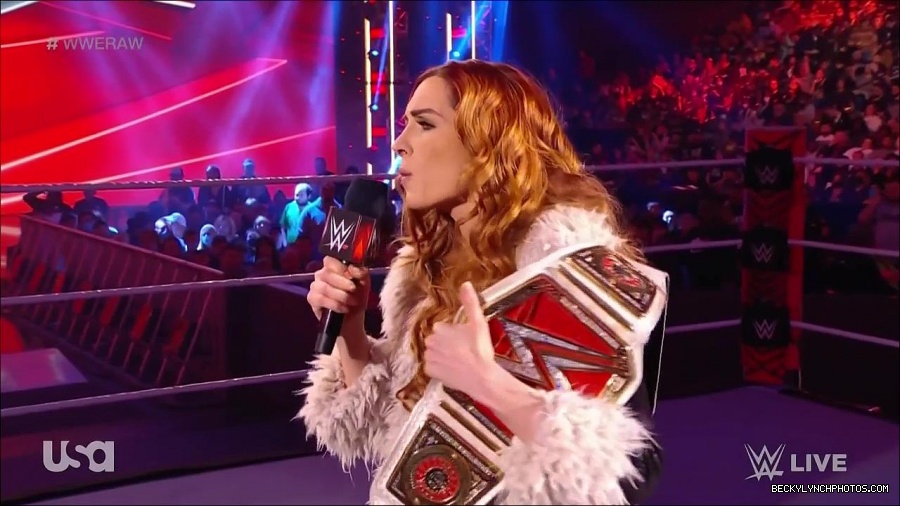WWE_Monday_Night_Raw_2022_01_03_720p_HDTV_x264-NWCHD_mp4_002588121.jpg