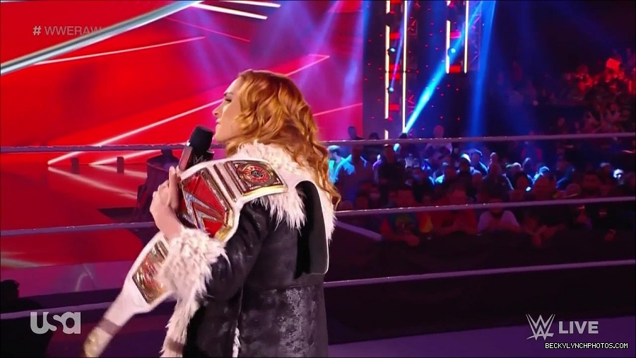 WWE_Monday_Night_Raw_2022_01_03_720p_HDTV_x264-NWCHD_mp4_002590123.jpg