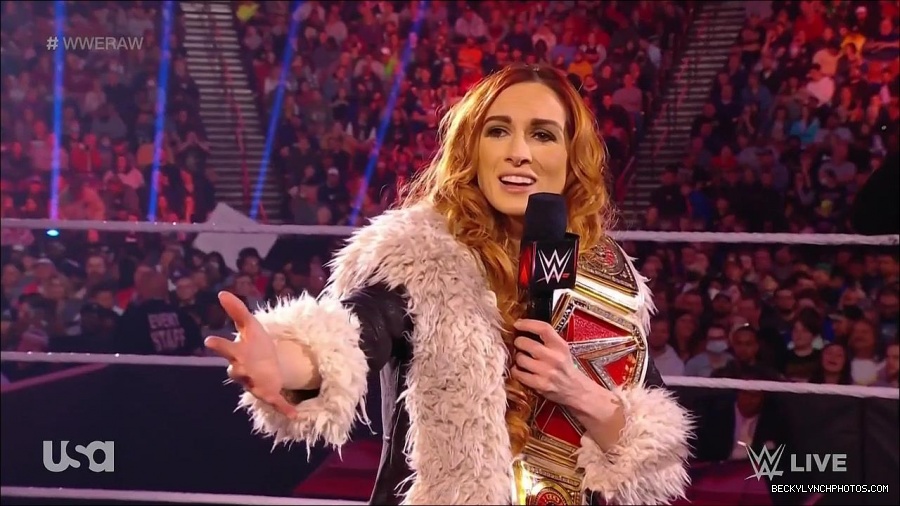 WWE_Monday_Night_Raw_2022_01_03_720p_HDTV_x264-NWCHD_mp4_002600133.jpg