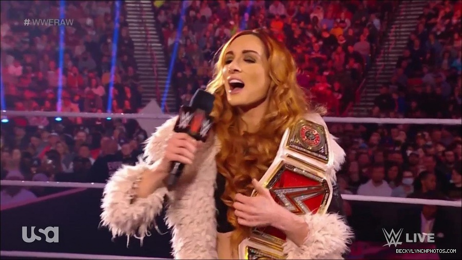 WWE_Monday_Night_Raw_2022_01_03_720p_HDTV_x264-NWCHD_mp4_002601735.jpg