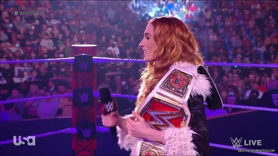 WWE_Monday_Night_Raw_2022_01_03_720p_HDTV_x264-NWCHD_mp4_002604538.jpg
