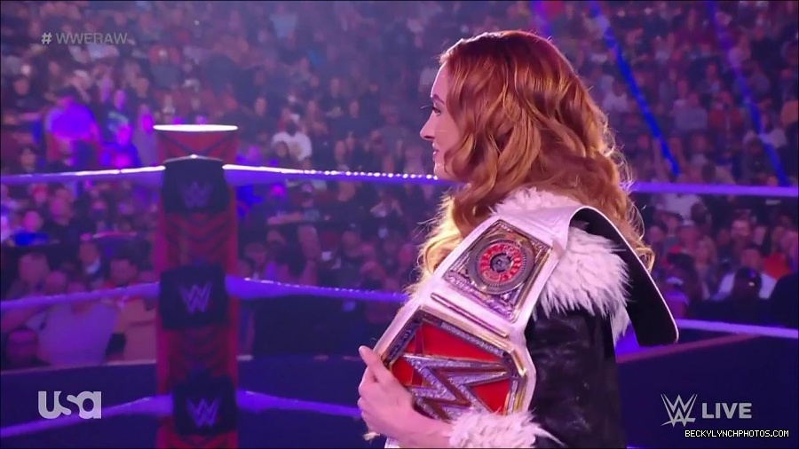 WWE_Monday_Night_Raw_2022_01_03_720p_HDTV_x264-NWCHD_mp4_002604938.jpg
