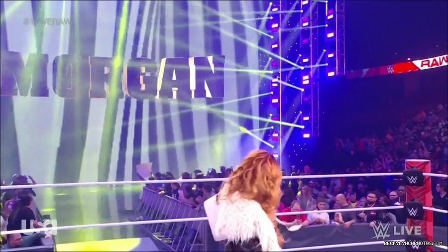 WWE_Monday_Night_Raw_2022_01_03_720p_HDTV_x264-NWCHD_mp4_002606139.jpg