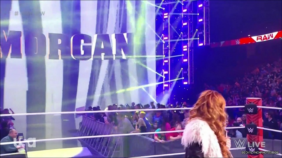 WWE_Monday_Night_Raw_2022_01_03_720p_HDTV_x264-NWCHD_mp4_002606940.jpg