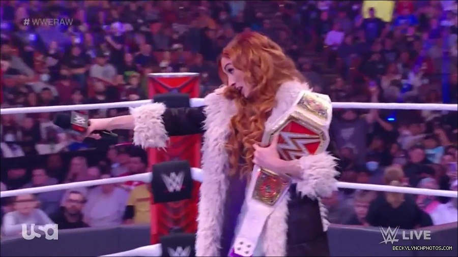 WWE_Monday_Night_Raw_2022_01_03_720p_HDTV_x264-NWCHD_mp4_002609743.jpg