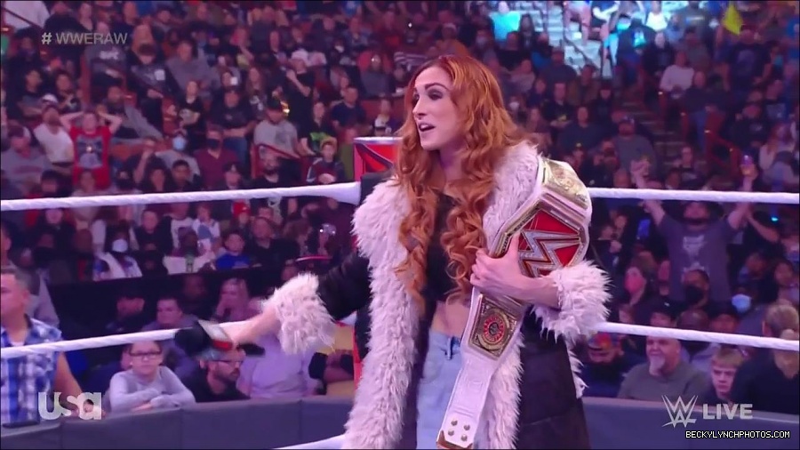 WWE_Monday_Night_Raw_2022_01_03_720p_HDTV_x264-NWCHD_mp4_002610544.jpg