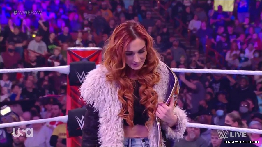 WWE_Monday_Night_Raw_2022_01_03_720p_HDTV_x264-NWCHD_mp4_002615348.jpg