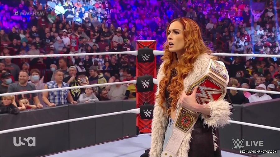 WWE_Monday_Night_Raw_2022_01_03_720p_HDTV_x264-NWCHD_mp4_002625358.jpg