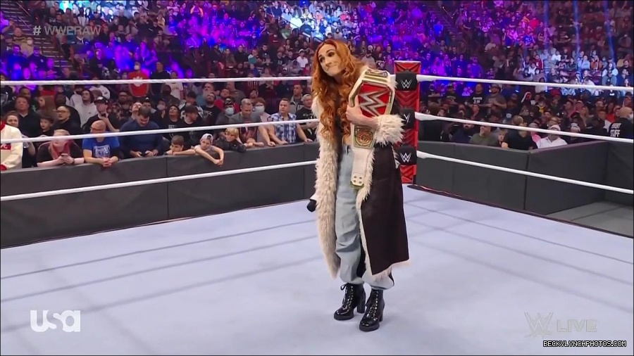 WWE_Monday_Night_Raw_2022_01_03_720p_HDTV_x264-NWCHD_mp4_002636970.jpg