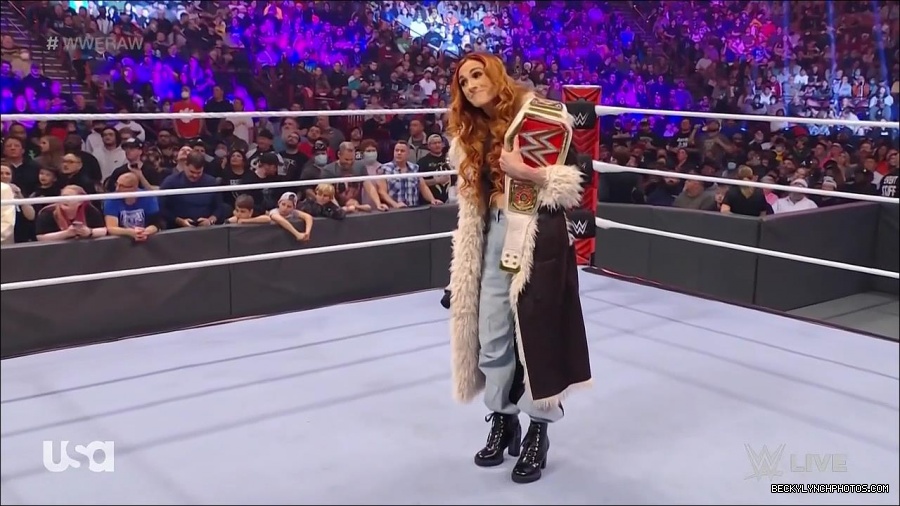 WWE_Monday_Night_Raw_2022_01_03_720p_HDTV_x264-NWCHD_mp4_002637370.jpg