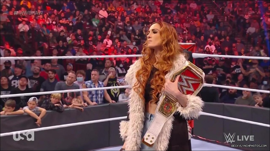 WWE_Monday_Night_Raw_2022_01_03_720p_HDTV_x264-NWCHD_mp4_002646179.jpg