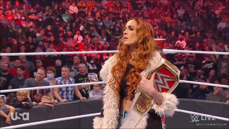WWE_Monday_Night_Raw_2022_01_03_720p_HDTV_x264-NWCHD_mp4_002647380.jpg
