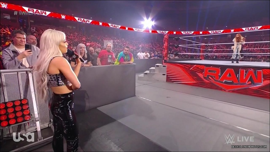 WWE_Monday_Night_Raw_2022_01_03_720p_HDTV_x264-NWCHD_mp4_002650584.jpg