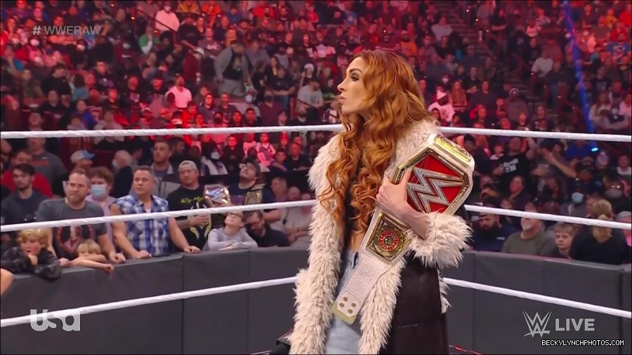 WWE_Monday_Night_Raw_2022_01_03_720p_HDTV_x264-NWCHD_mp4_002652986.jpg