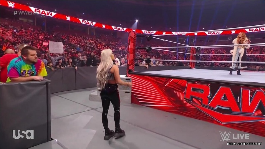 WWE_Monday_Night_Raw_2022_01_03_720p_HDTV_x264-NWCHD_mp4_002657390.jpg