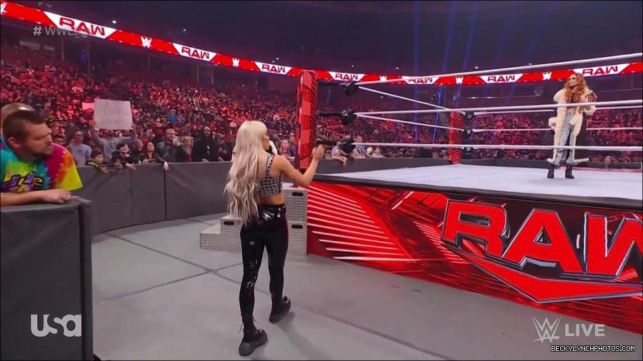 WWE_Monday_Night_Raw_2022_01_03_720p_HDTV_x264-NWCHD_mp4_002657791.jpg