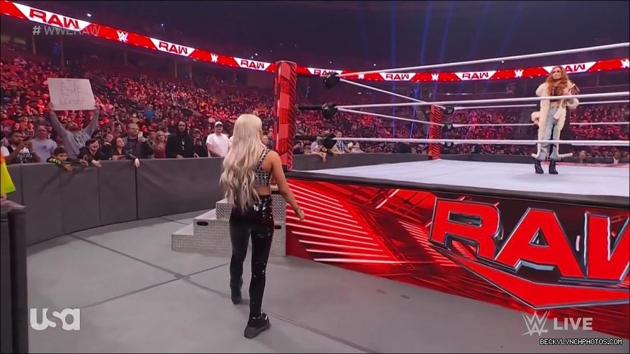 WWE_Monday_Night_Raw_2022_01_03_720p_HDTV_x264-NWCHD_mp4_002658592.jpg