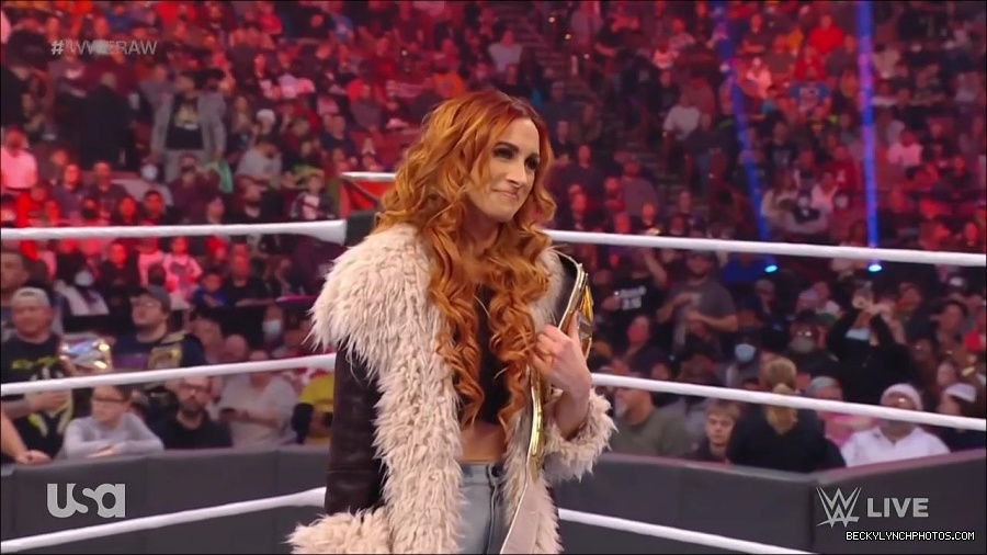 WWE_Monday_Night_Raw_2022_01_03_720p_HDTV_x264-NWCHD_mp4_002660594.jpg