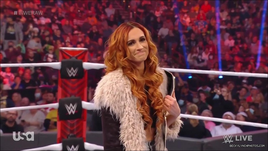 WWE_Monday_Night_Raw_2022_01_03_720p_HDTV_x264-NWCHD_mp4_002661795.jpg