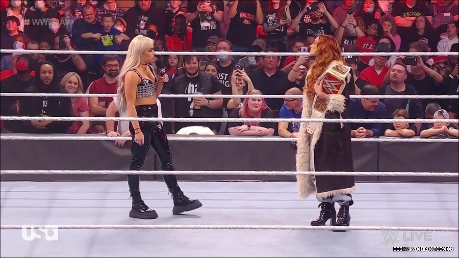 WWE_Monday_Night_Raw_2022_01_03_720p_HDTV_x264-NWCHD_mp4_002673807.jpg